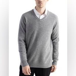 Simons Light lambsWool Gray V-Neck Sweater